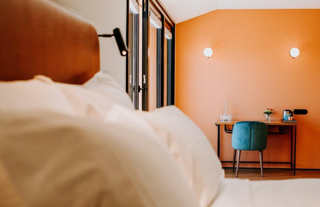 Exmo. Hotel