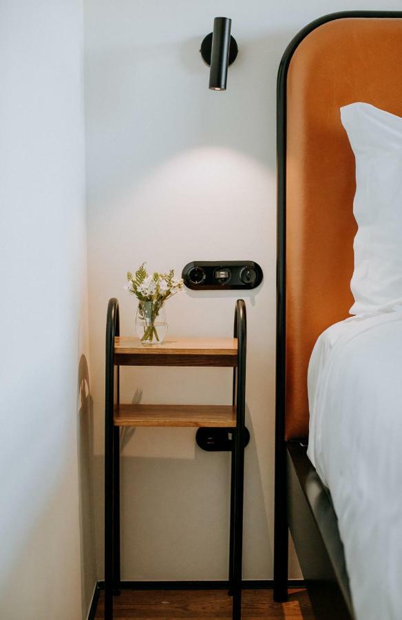 Exmo. Hotel